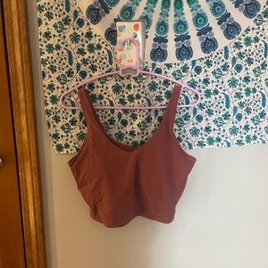 CROPPED TANK WITH BRA PADS